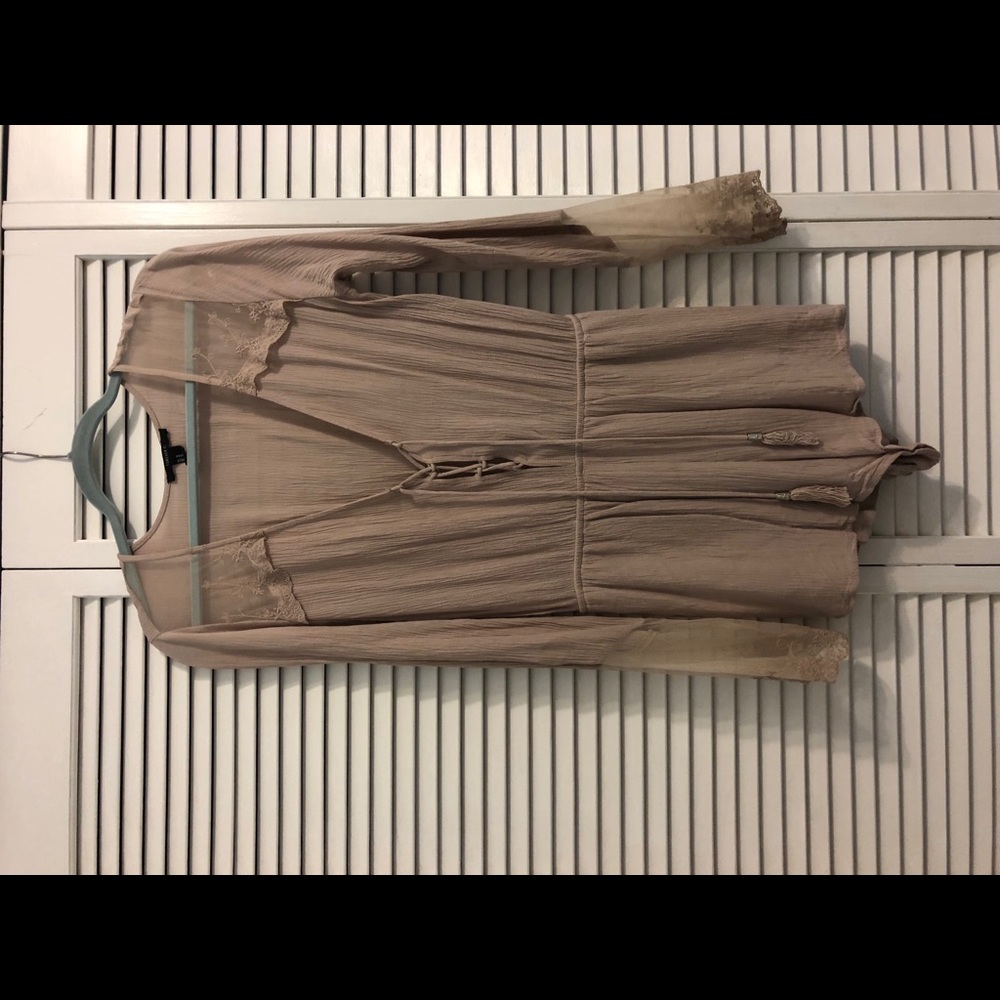 Long sleeve romper with lace! Perfect condition